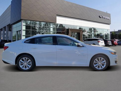 Used 2024 Chevrolet Malibu LT image 4