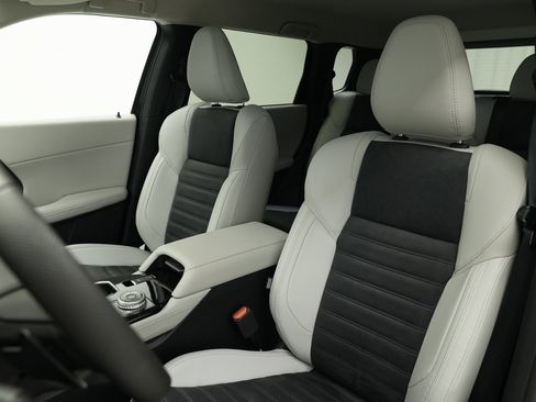 New 2025 Mitsubishi Outlander SE image 20