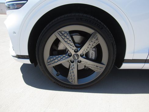 Used 2024 Genesis GV70 2.5T w/ Sport Prestige Package AWD/4WD image 4