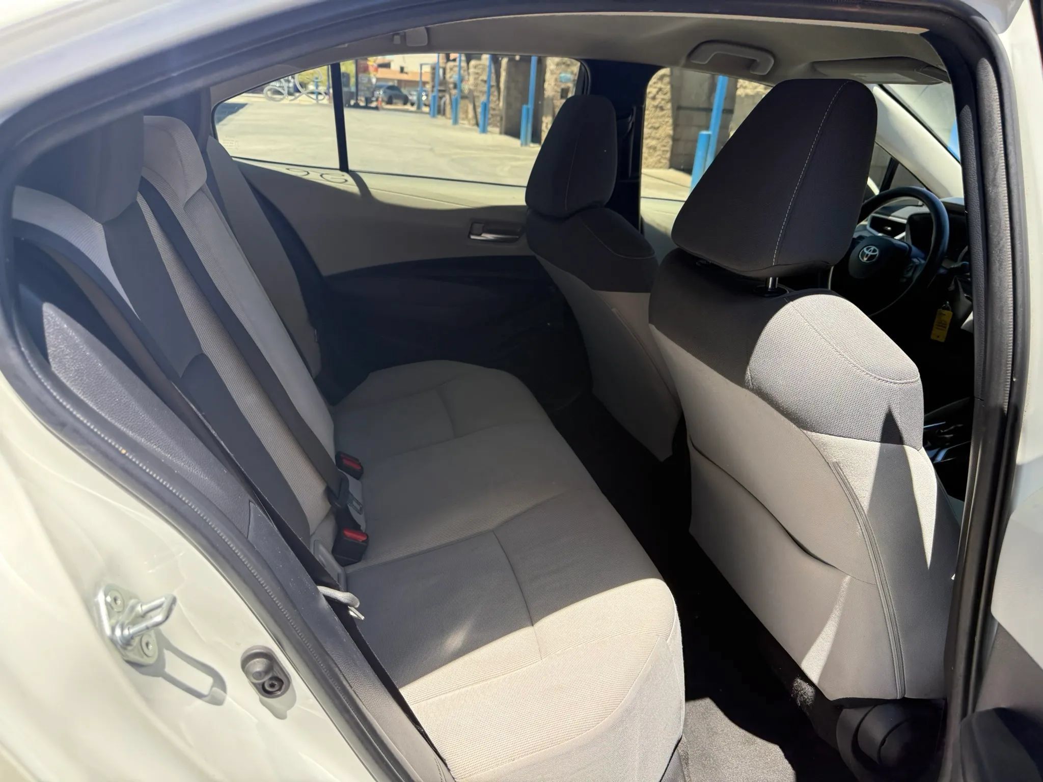 Used 2021 Toyota Corolla LE w/ Carpet Mat Package (TMS) FWD image 9