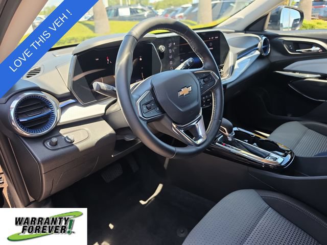 Used 2025 Chevrolet Trax LT w/ LT Convenience Package FWD image 14