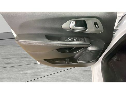 Used 2025 Chrysler Pacifica Select FWD image 11