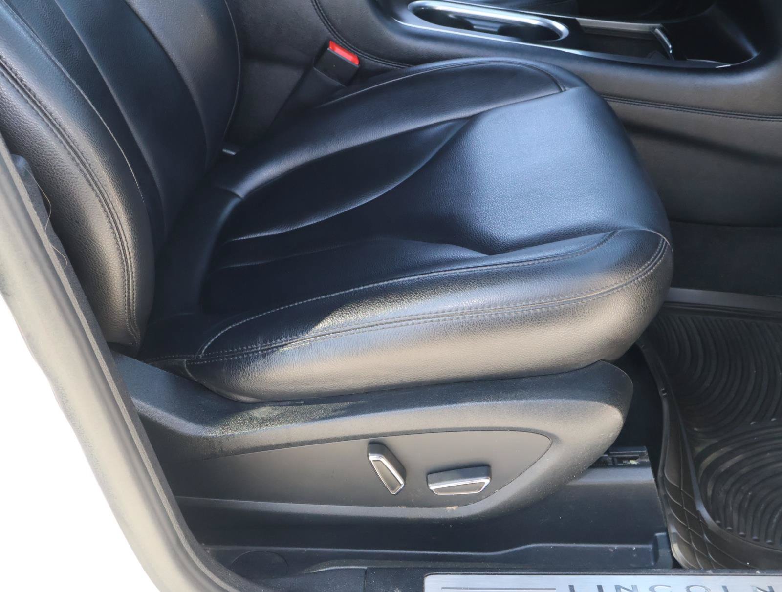 Used 2019 Lincoln MKC Premiere FWD image 16