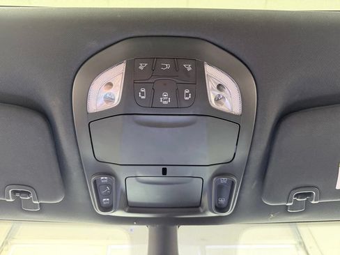 Used 2025 Chrysler Pacifica Limited FWD image 55