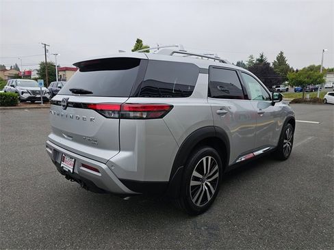 New 2025 Nissan Pathfinder Platinum w/ Cargo Package image 6