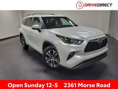 Used 2023 Toyota Highlander XLE AWD/4WD image 1