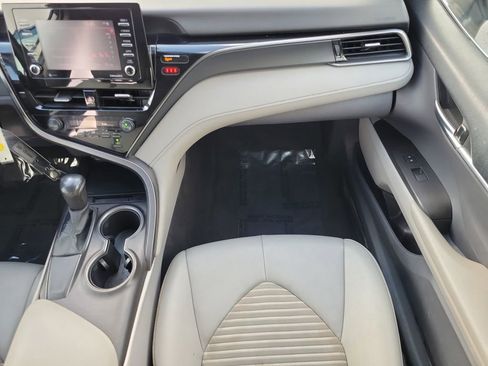 Used 2021 Toyota Camry SE image 12