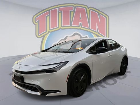 Used 2024 Toyota Prius Prime SE image 1