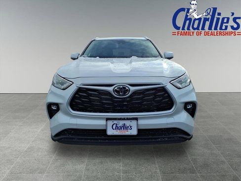 New 2026 Toyota Highlander XLE image 2