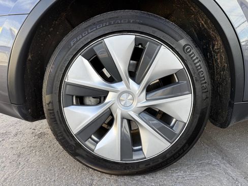 Used 2023 Tesla Model Y Long Range image 31