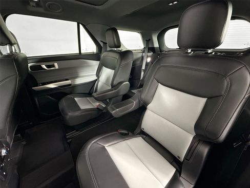 Used 2023 Ford Explorer XLT w/ Equipment Group 202A image 28