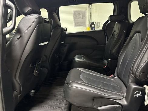 Used 2020 Chrysler Pacifica Touring-L Plus w/ Advanced Safetytec Group image 23