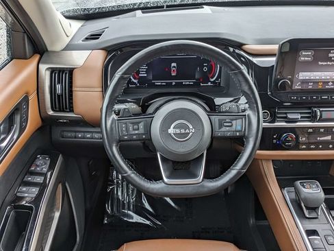Used 2024 Nissan Pathfinder Platinum FWD image 17