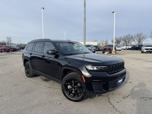 Used 2024 Jeep Grand Cherokee L Laredo image 1