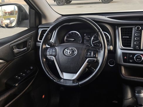 Used 2017 Toyota Highlander Limited Platinum image 14