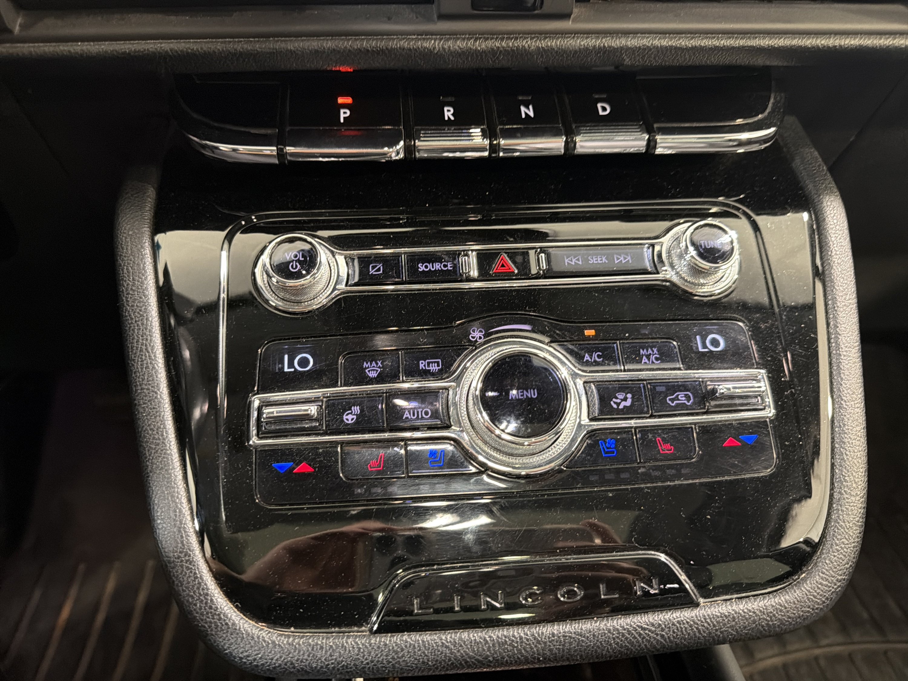 Used 2020 Lincoln Corsair Reserve w/ Elements Package FWD image 16
