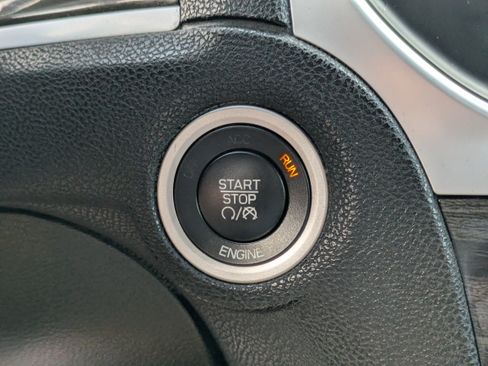 Used 2015 Chrysler 300 Limited image 27