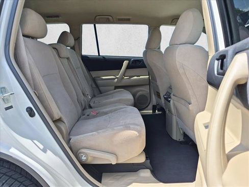 Used 2012 Toyota Highlander FWD image 19