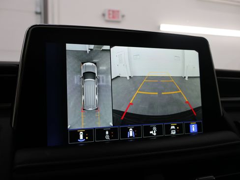 Used 2023 Chevrolet Suburban RST w/ Luxury Package image 18