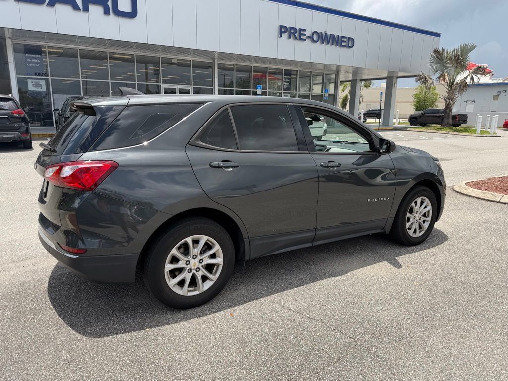 Used 2018 Chevrolet Equinox LS FWD image 3