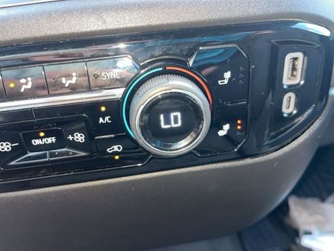 Used 2024 Chevrolet Silverado 2500 LT w/ Convenience Package image 29