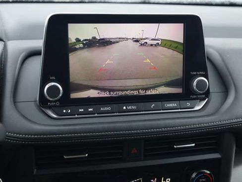 Used 2025 Nissan Rogue SV FWD image 21