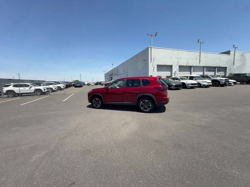 Used 2025 Nissan Rogue SV AWD/4WD image 16