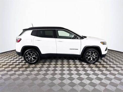 Used 2025 Jeep Compass Limited AWD/4WD image 5