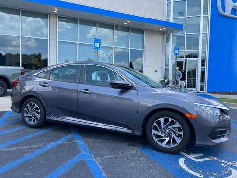 Used 2018 Honda Civic EX image 4