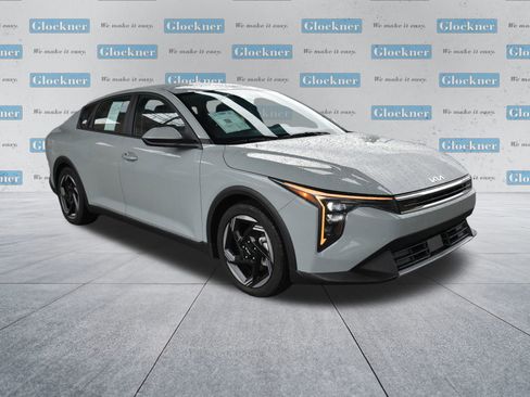 Used 2025 Kia K4 EX image 3