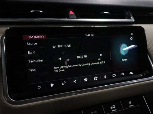 Used 2020 Land Rover Range Rover Velar S image 33
