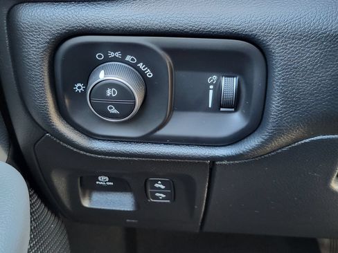 Used 2021 RAM 1500 Big Horn AWD/4WD image 15