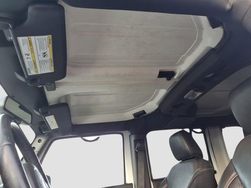 Used 2016 Jeep Wrangler Unlimited Sahara image 23