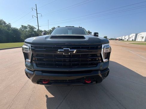 Used 2025 Chevrolet Silverado 2500 LT w/ Trail Boss Package AWD/4WD image 11