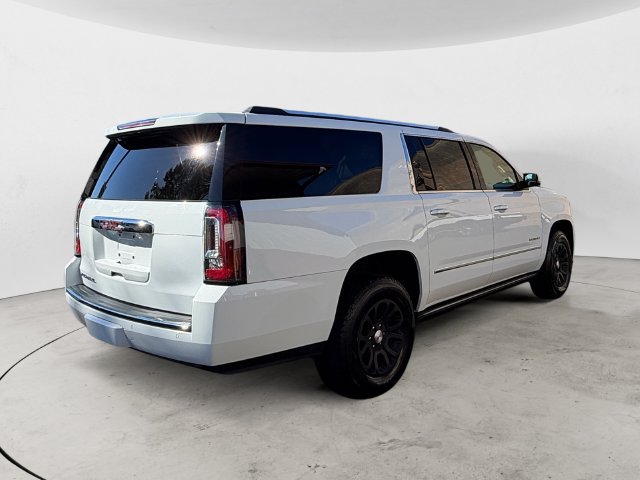 Used 2020 GMC Yukon XL Denali w/ Denali Premium Package AWD/4WD image 5