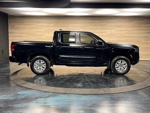 Used 2023 Nissan Frontier SV w/ Technology Package image 9