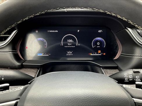 Used 2023 Jeep Grand Cherokee L Limited w/ Black Appearance Package image 13