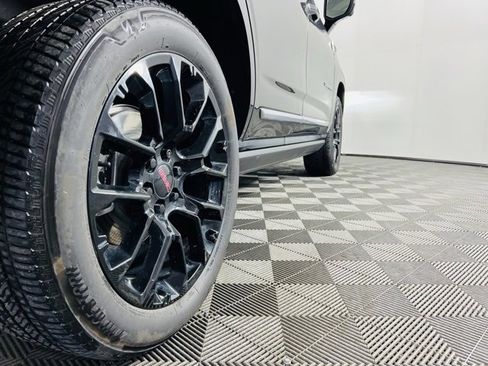 Used 2025 GMC Yukon Denali image 5