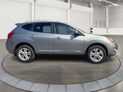 Used 2013 Nissan Rogue SV AWD/4WD image 2