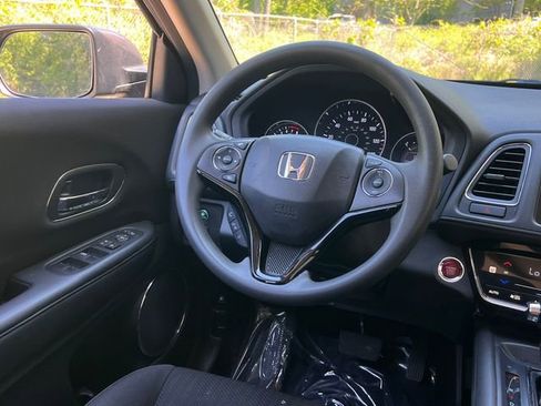 Used 2018 Honda HR-V EX image 17