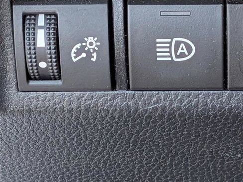 Used 2019 Toyota RAV4 XLE FWD image 10