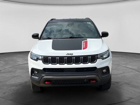 Used 2025 Jeep Compass Trailhawk AWD/4WD image 4