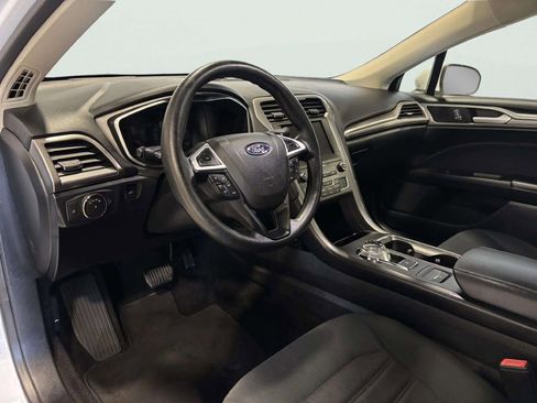 Used 2020 Ford Fusion SE image 15