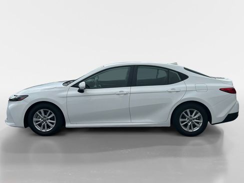 Used 2025 Toyota Camry LE image 2