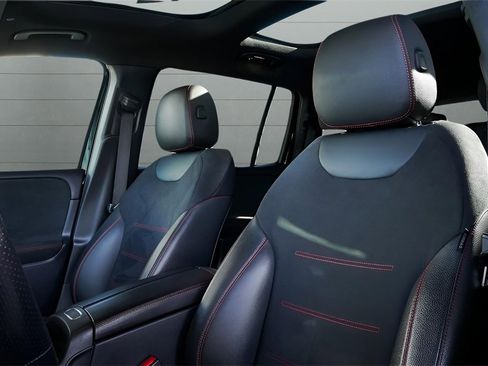 Used 2021 Mercedes-Benz GLB 250 GLB 250 image 20