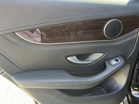 Used 2019 Mercedes-Benz GLC 350e 4MATIC image 19