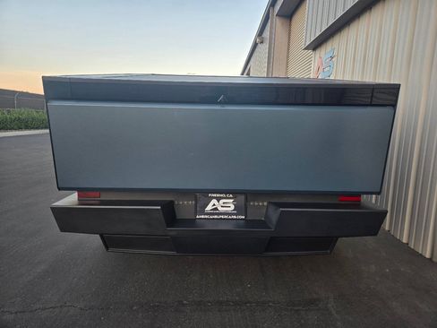 Used 2024 Tesla Cybertruck AWD Crew Cab image 7
