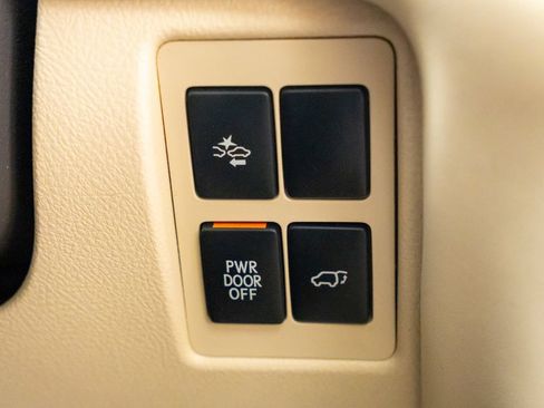 Used 2021 Lexus LX 570 4WD w/ Luxury Package image 20
