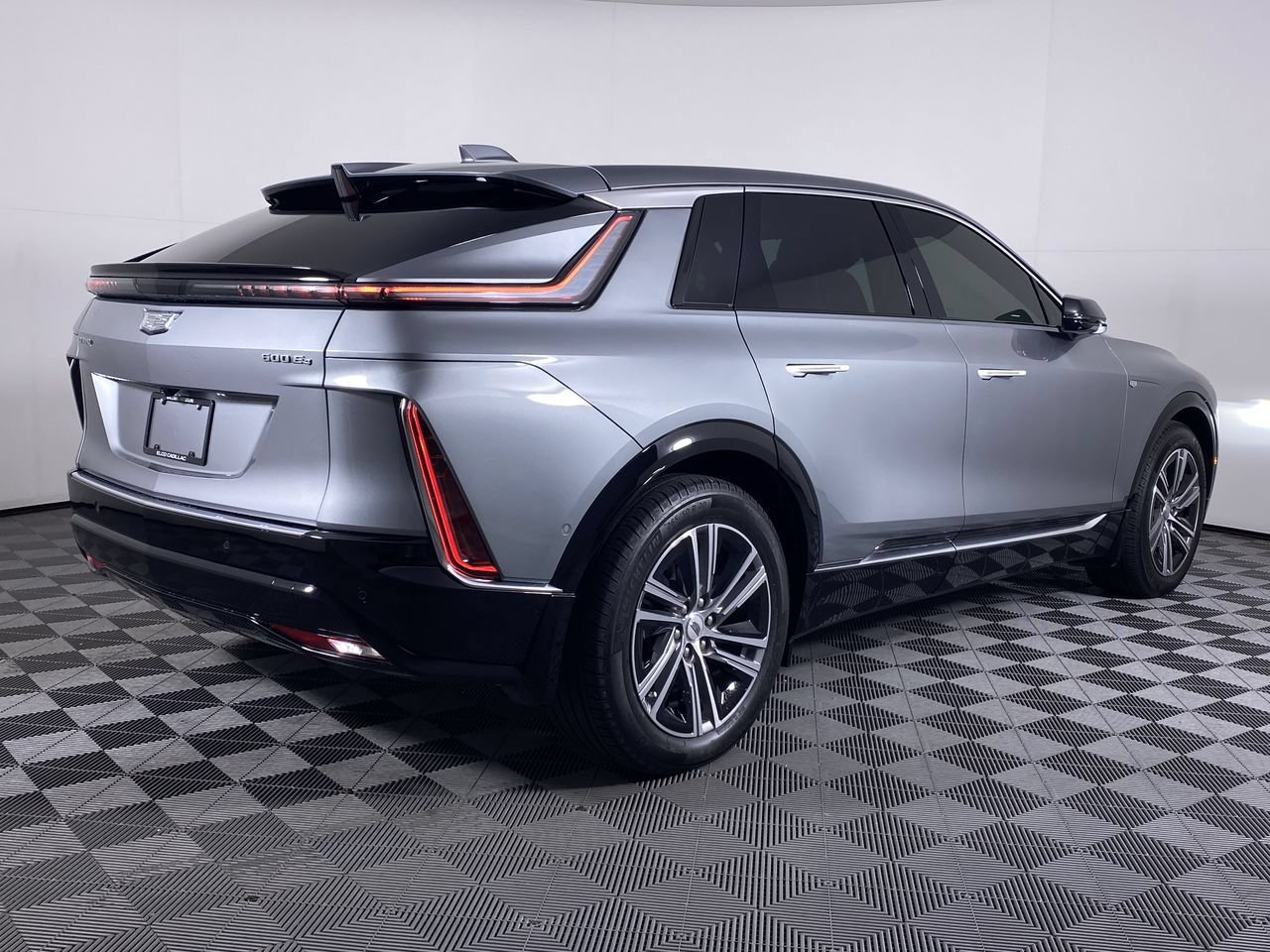 Certified 2024 Cadillac Lyriq Luxury w/ LPO, Floor Liner Package AWD/4WD image 20