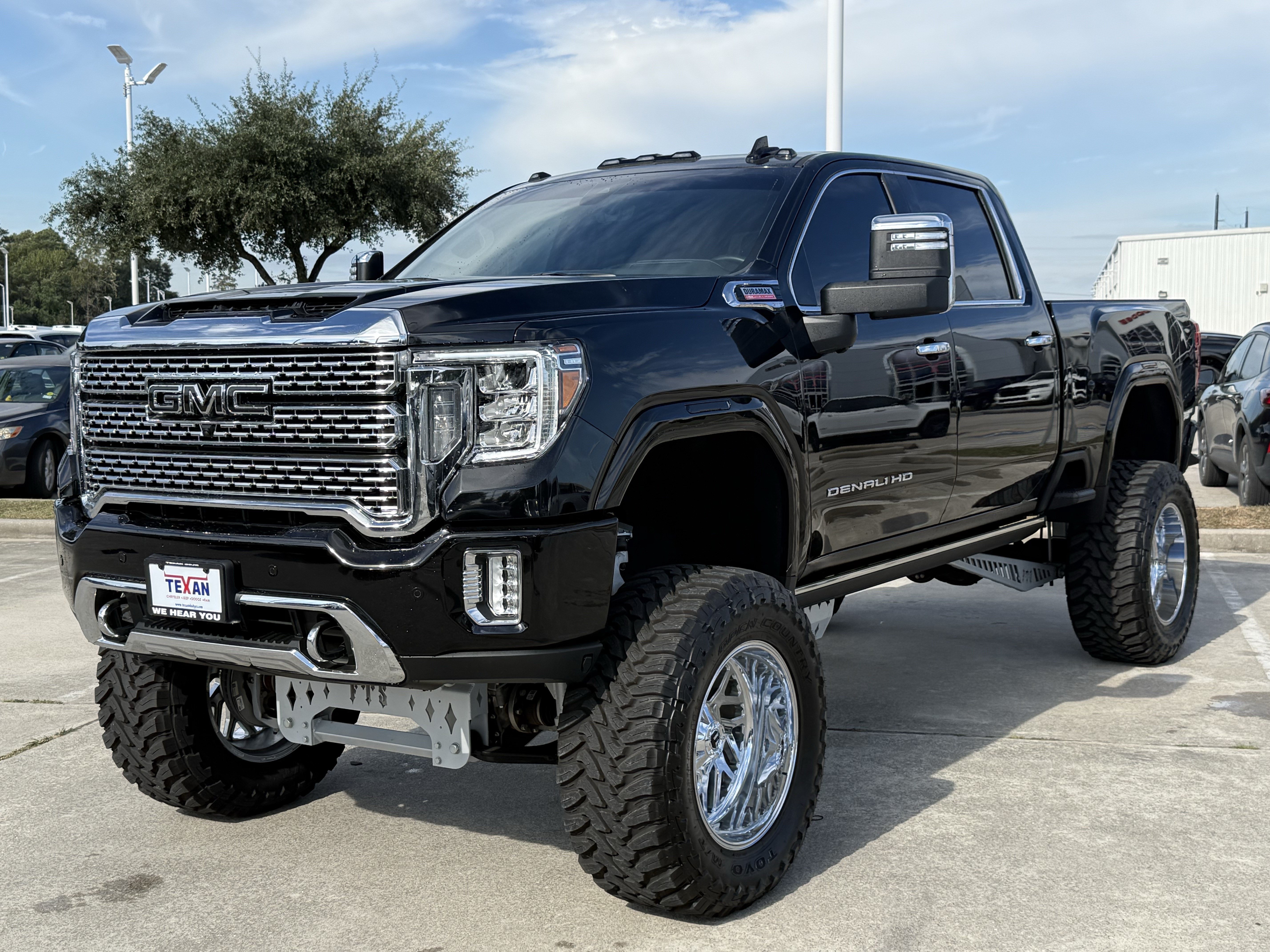 Used 2021 GMC Sierra 2500 Denali w/ Denali Black Diamond Edition AWD/4WD image 9